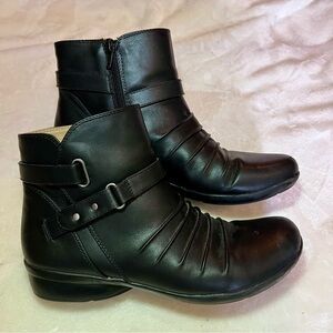 Women's Black Naturalizer Ankle Boots